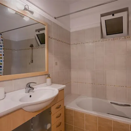 Dimitrios House - 2 Bedrooms & Cozy Atmosphere, By Zantewize Holiday home